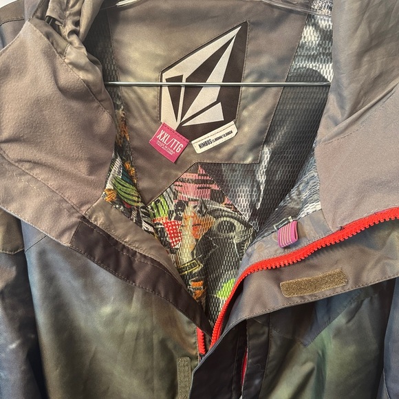 Volcom Size 2XL Stone Falling Down Ski Snowboard Jacket Green Camo Zip Snap Hood - Picture 2 of 11